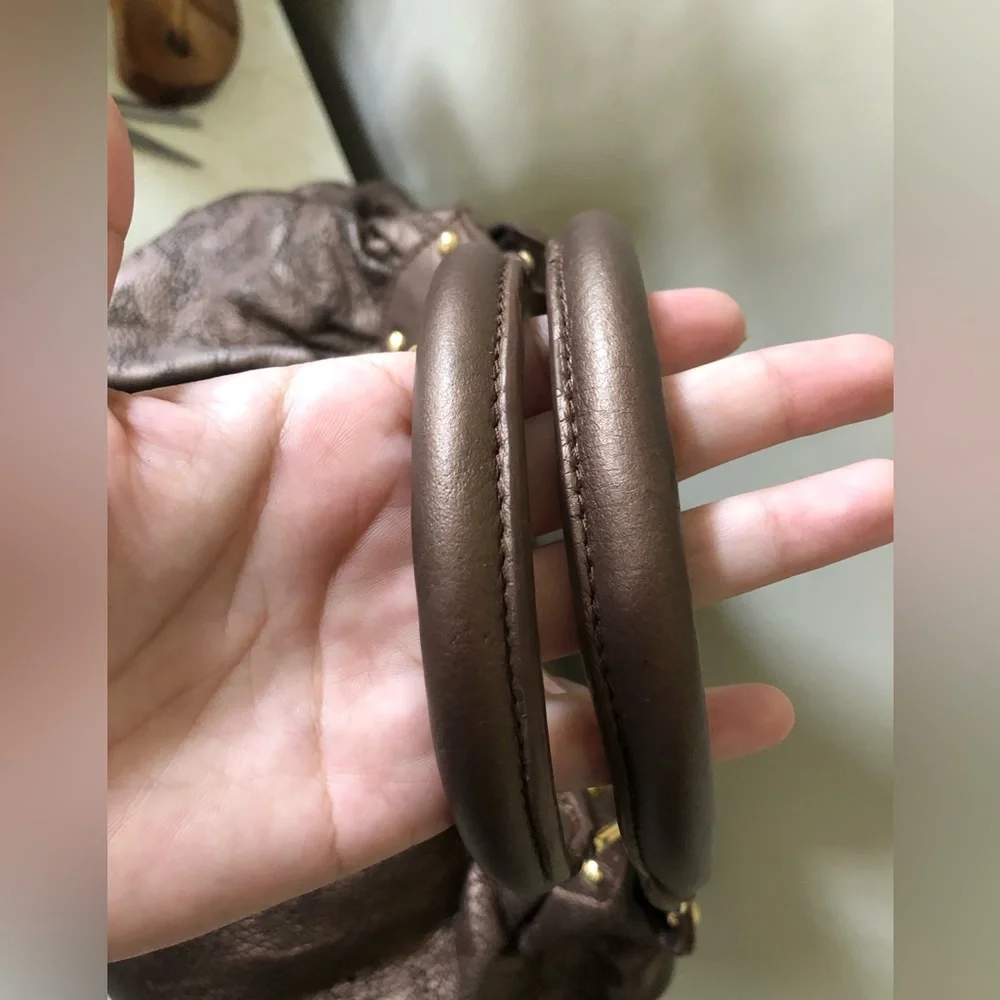 LV Mahina metallic brown ‘L’ hobo bag - Picture 7 of 15